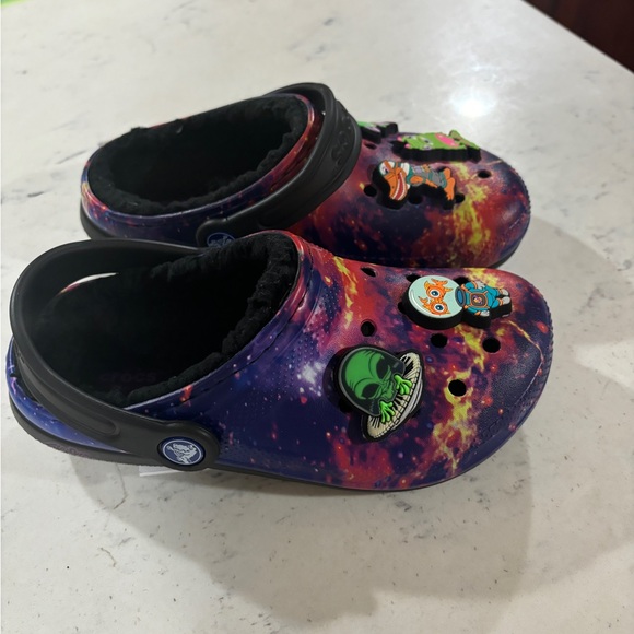 Crocs x Ron English WHIN Lined Clogs - AREA 54 Aliens Universe Little Kids Size - Picture 1 of 14